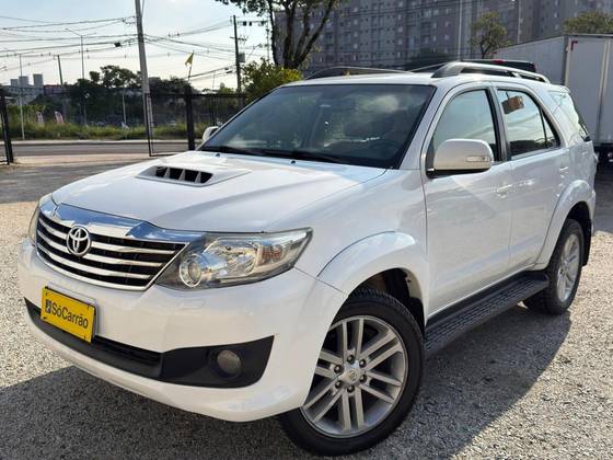 TOYOTA HILUX SW4 3.0 SRV 4X4 7 LUGARES 16V TURBO INTERCOOLER DIESEL 4P AUTOMÁTICO